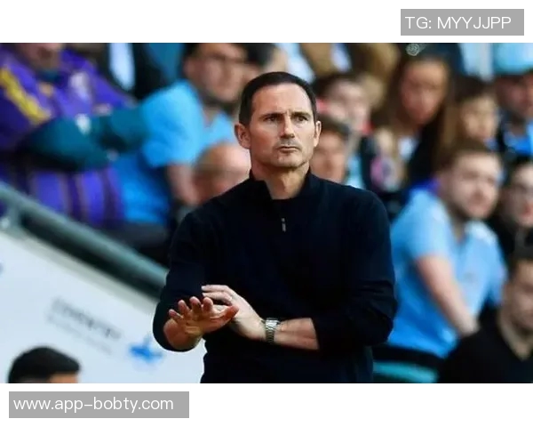 英媒报道班福德与兰帕德重聚考文垂训练昔日切尔西队友再续情谊 英媒报道班福德与兰帕德重聚考文垂训练昔日切尔西队友再续情谊