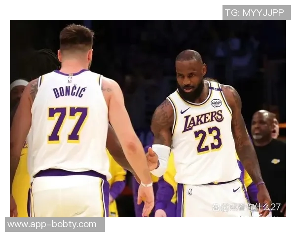 詹姆斯本赛季表现低迷球权到手立刻传给东契奇