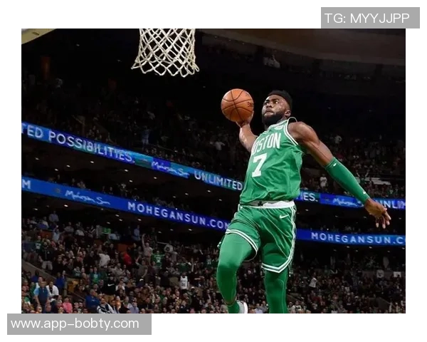 杰伦布朗坚定信念不懈努力助力队友提升表现 杰伦布朗坚定信念不懈努力助力队友提升表现