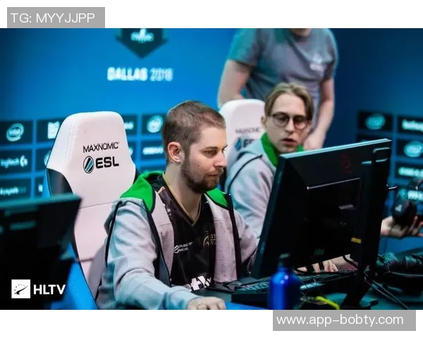 莱万因伤缺席至少四周球迷期待他早日回归赛场 莱万因伤缺席至少四周球迷期待他早日回归赛场