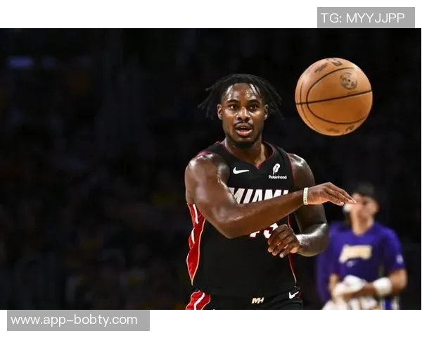 阿德巴约称赞小米切尔为防守悍将幸福与其并肩作战的经历 阿德巴约称赞小米切尔为防守悍将幸福与其并肩作战的经历